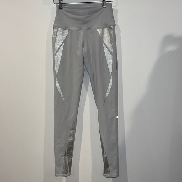 ALO YOGA light gray with silver detail leggings size small - Picture 2 of 6